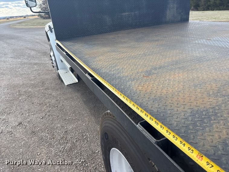 image for item EV2839 2004 Freightliner M2 flatbed truck