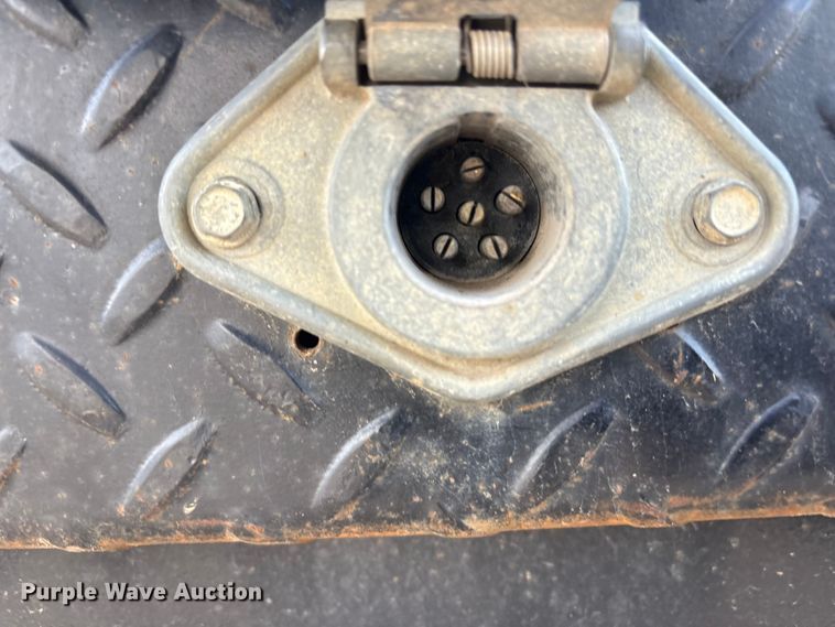 image for item EV2839 2004 Freightliner M2 flatbed truck