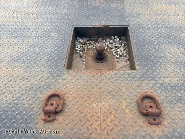 image for item EV2839 2004 Freightliner M2 flatbed truck