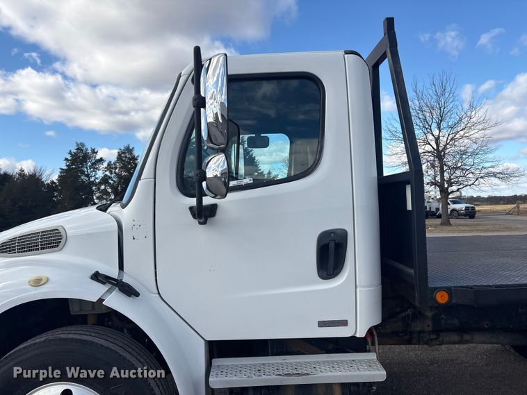 image for item EV2839 2004 Freightliner M2 flatbed truck