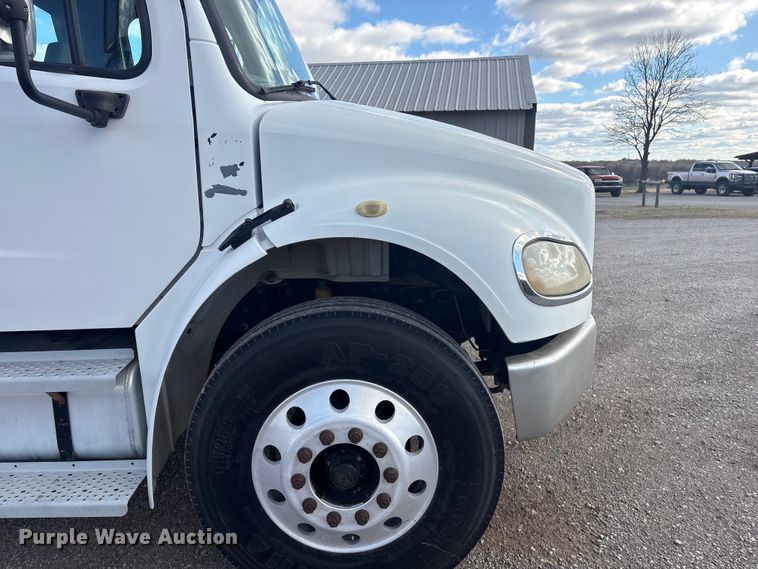 image for item EV2839 2004 Freightliner M2 flatbed truck