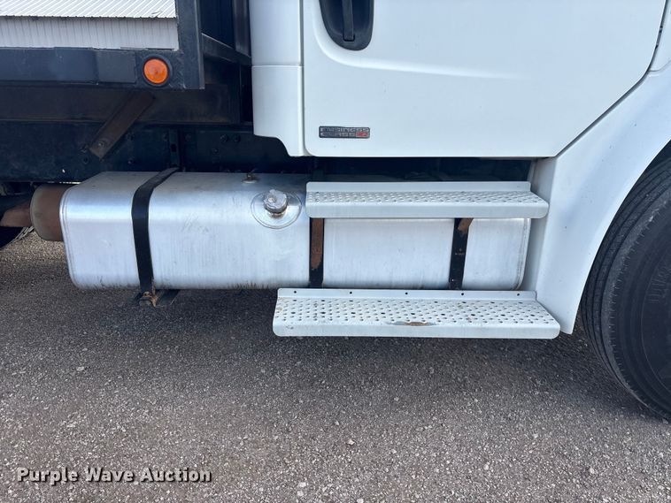 image for item EV2839 2004 Freightliner M2 flatbed truck