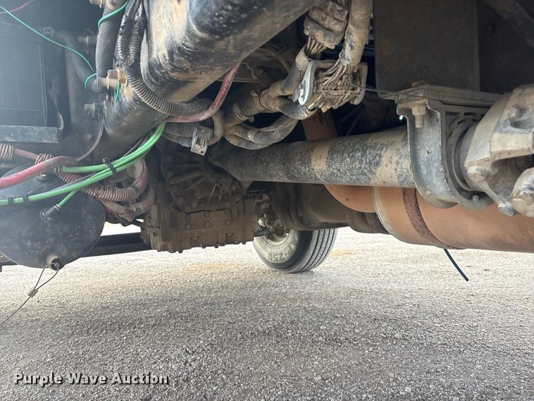 image for item EV2839 2004 Freightliner M2 flatbed truck