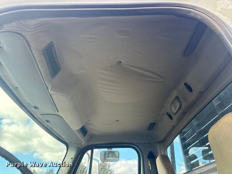 image for item EV2839 2004 Freightliner M2 flatbed truck