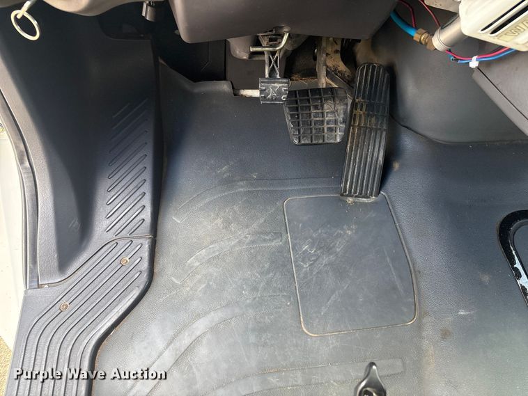 image for item EV2839 2004 Freightliner M2 flatbed truck