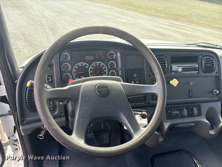 image for item EV2839 2004 Freightliner M2 flatbed truck