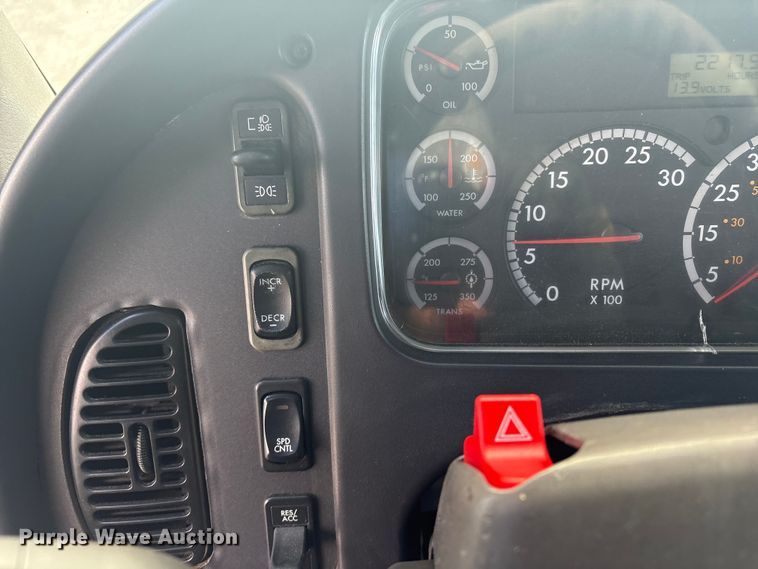 image for item EV2839 2004 Freightliner M2 flatbed truck