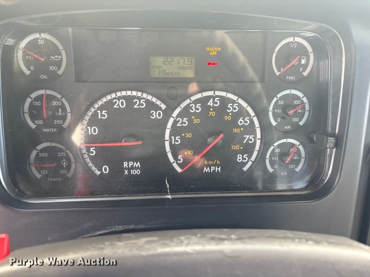 image for item EV2839 2004 Freightliner M2 flatbed truck