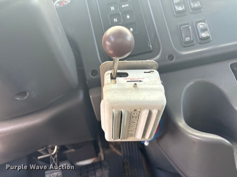 image for item EV2839 2004 Freightliner M2 flatbed truck