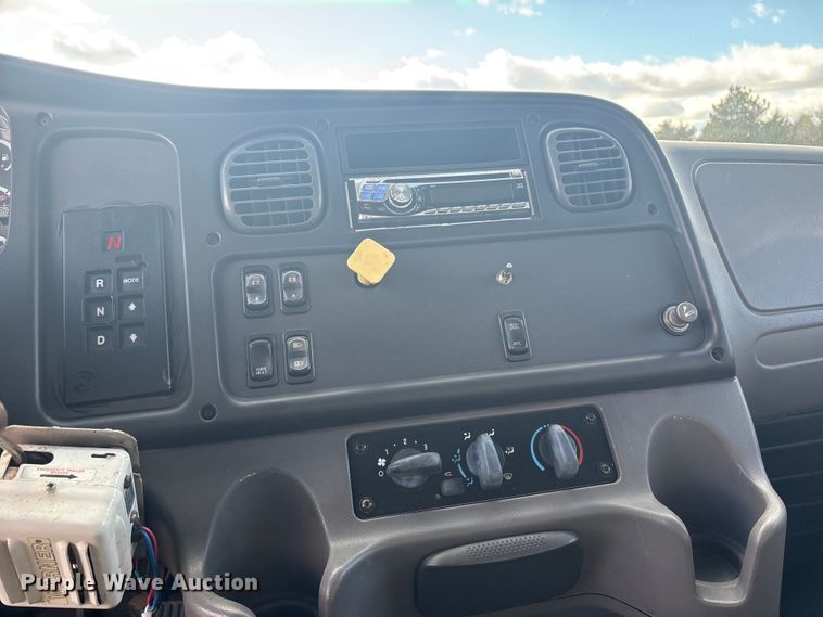 image for item EV2839 2004 Freightliner M2 flatbed truck