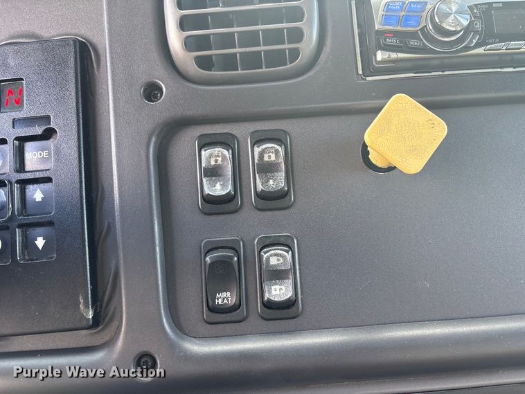 image for item EV2839 2004 Freightliner M2 flatbed truck