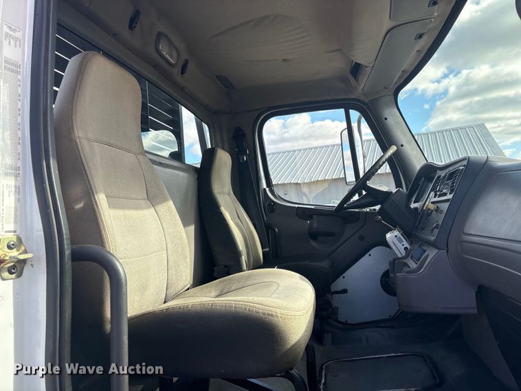 image for item EV2839 2004 Freightliner M2 flatbed truck