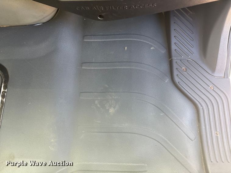 image for item EV2839 2004 Freightliner M2 flatbed truck