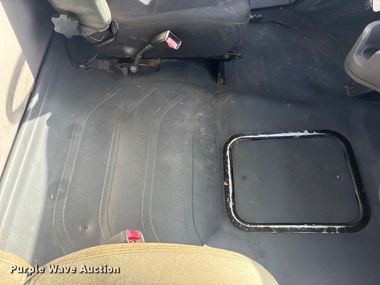 image for item EV2839 2004 Freightliner M2 flatbed truck