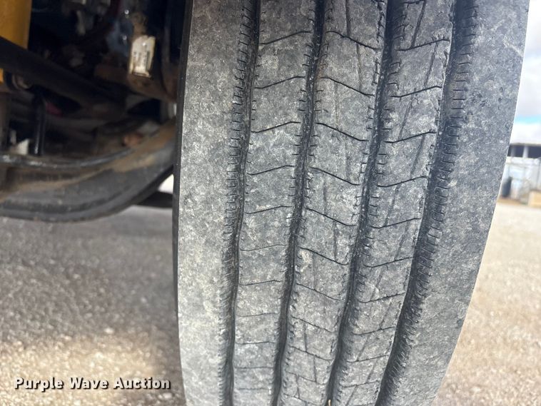 image for item EV2839 2004 Freightliner M2 flatbed truck