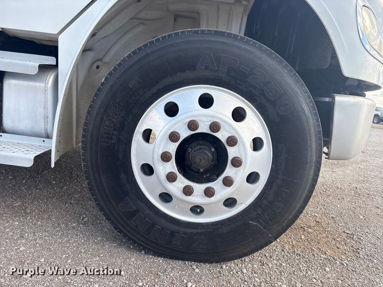 image for item EV2839 2004 Freightliner M2 flatbed truck