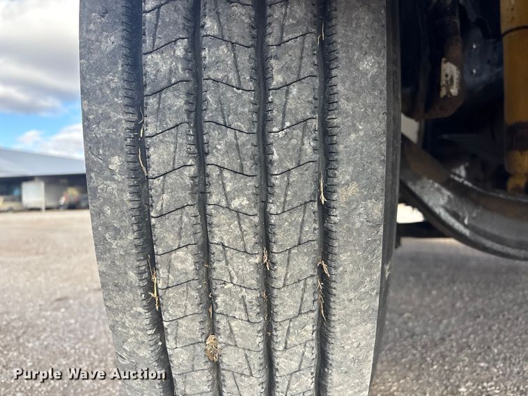 image for item EV2839 2004 Freightliner M2 flatbed truck