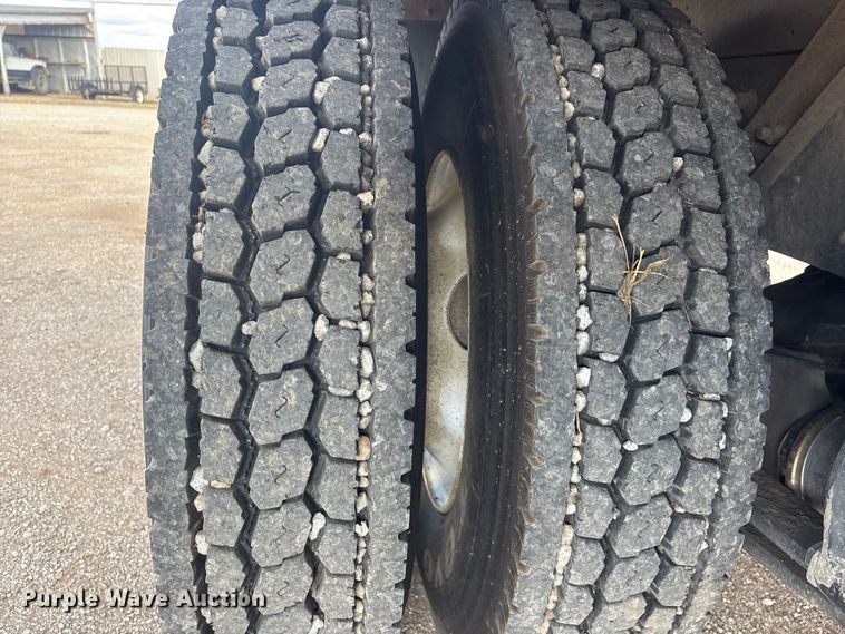 image for item EV2839 2004 Freightliner M2 flatbed truck