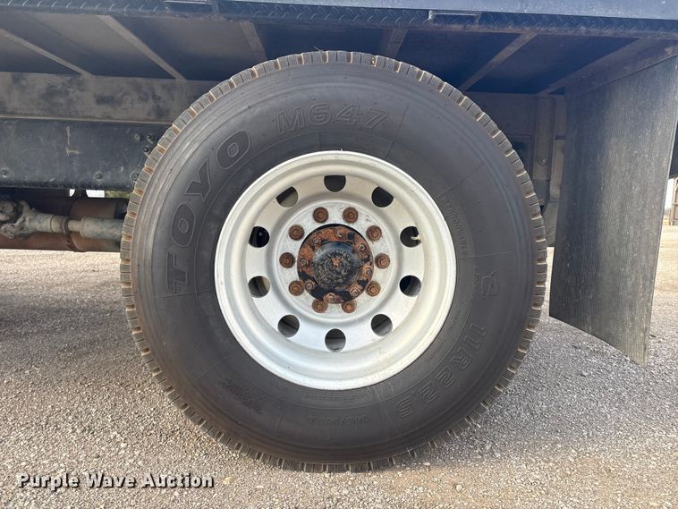 image for item EV2839 2004 Freightliner M2 flatbed truck