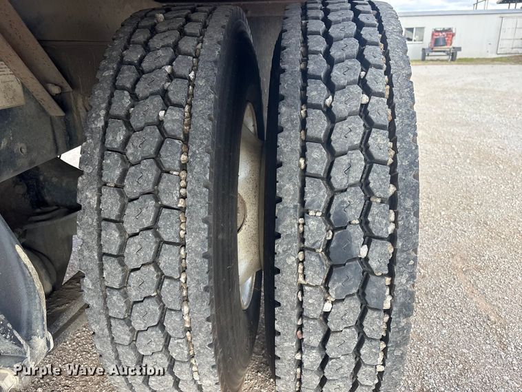 image for item EV2839 2004 Freightliner M2 flatbed truck