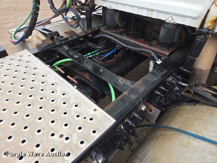 image for item EV5554 2016 Freightliner Cascadia semi truck