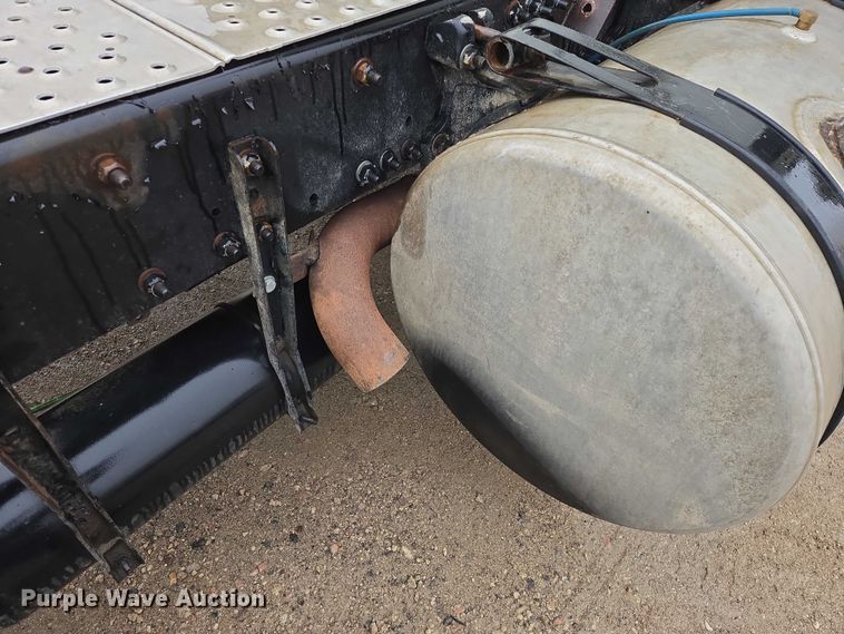 image for item EV5554 2016 Freightliner Cascadia semi truck