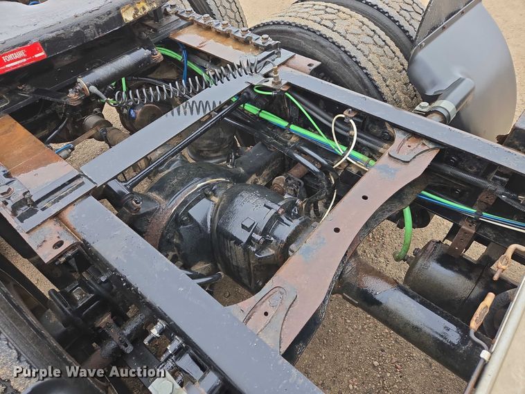 image for item EV5554 2016 Freightliner Cascadia semi truck