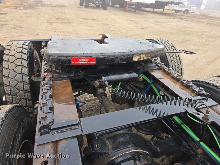 image for item EV5554 2016 Freightliner Cascadia semi truck