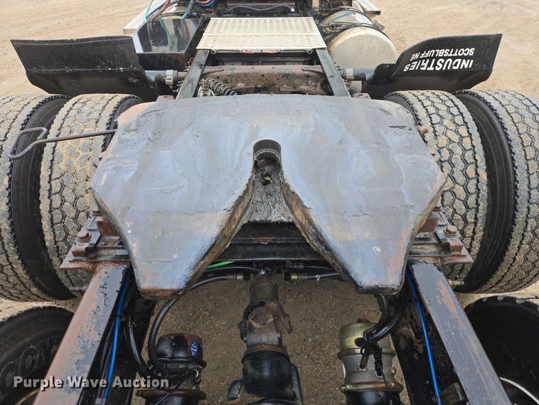 image for item EV5554 2016 Freightliner Cascadia semi truck