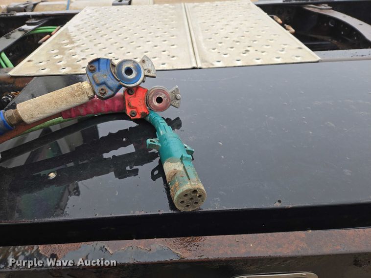 image for item EV5554 2016 Freightliner Cascadia semi truck