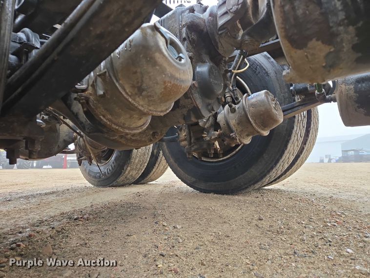 image for item EV5554 2016 Freightliner Cascadia semi truck