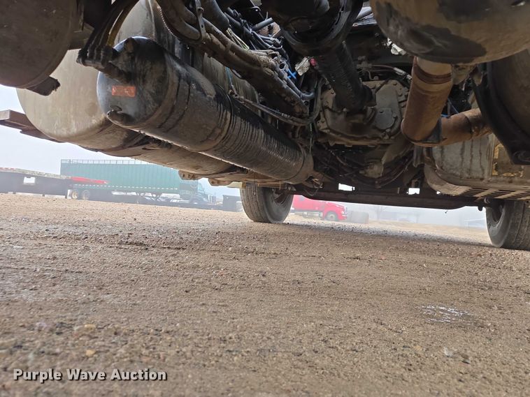 image for item EV5554 2016 Freightliner Cascadia semi truck