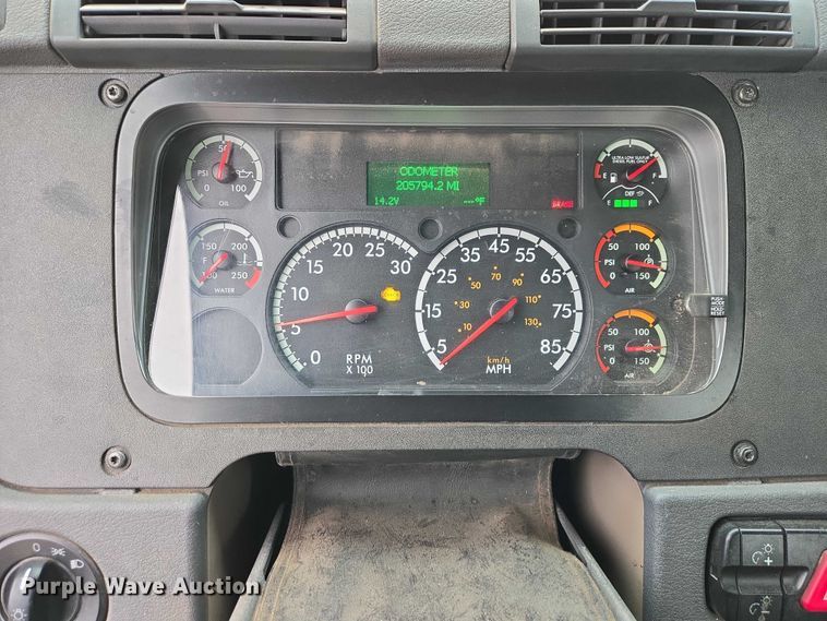 image for item EV5554 2016 Freightliner Cascadia semi truck