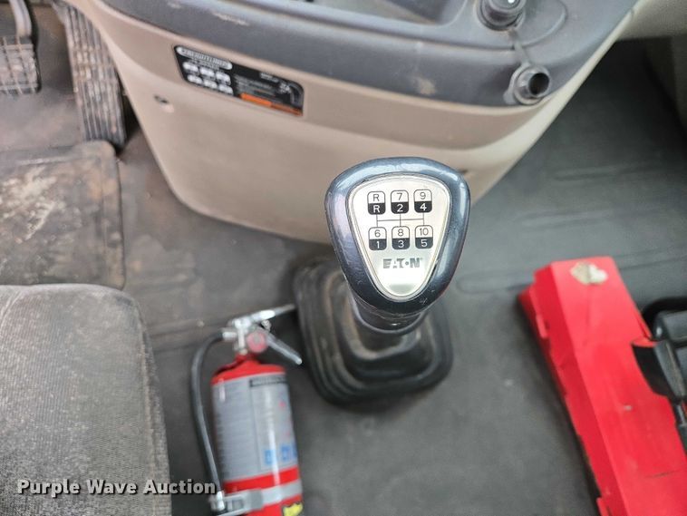 image for item EV5554 2016 Freightliner Cascadia semi truck