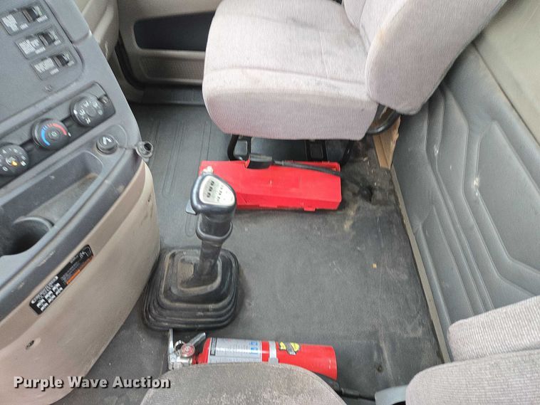 image for item EV5554 2016 Freightliner Cascadia semi truck