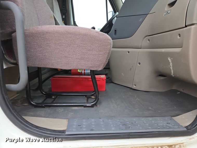 image for item EV5554 2016 Freightliner Cascadia semi truck