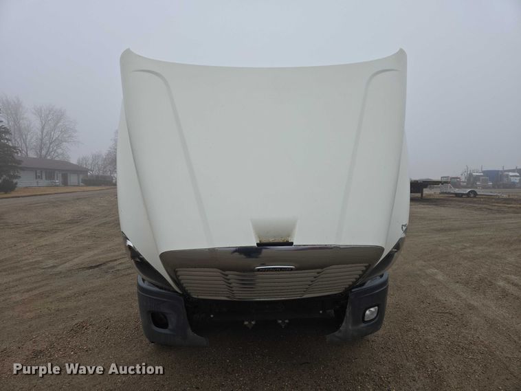 image for item EV5554 2016 Freightliner Cascadia semi truck