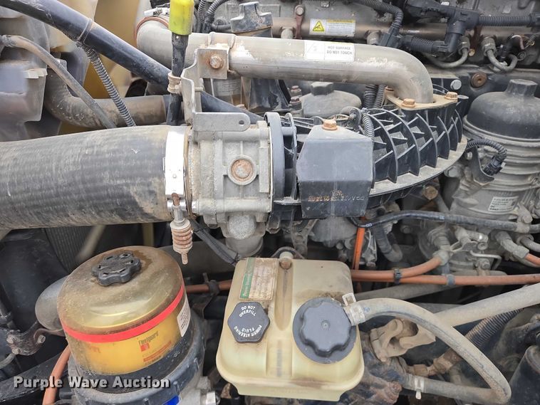 image for item EV5554 2016 Freightliner Cascadia semi truck