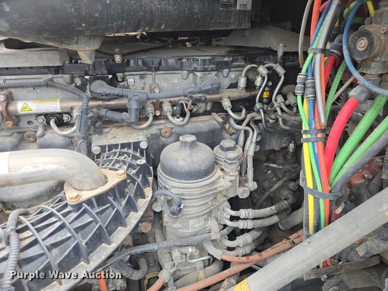 image for item EV5554 2016 Freightliner Cascadia semi truck