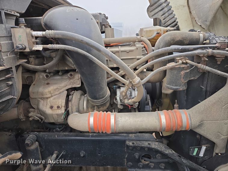 image for item EV5554 2016 Freightliner Cascadia semi truck