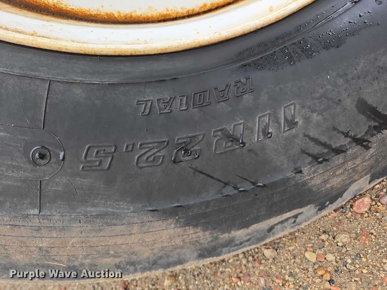 image for item EV5554 2016 Freightliner Cascadia semi truck