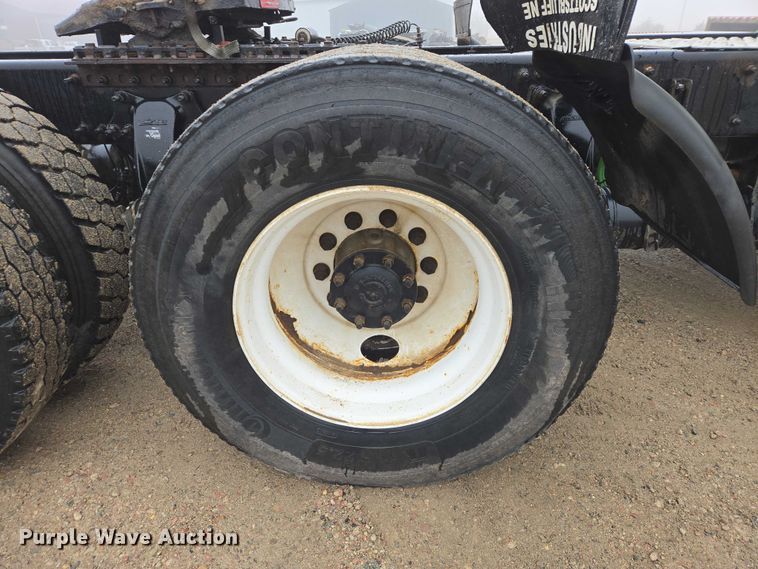 image for item EV5554 2016 Freightliner Cascadia semi truck