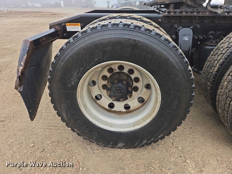 image for item EV5554 2016 Freightliner Cascadia semi truck