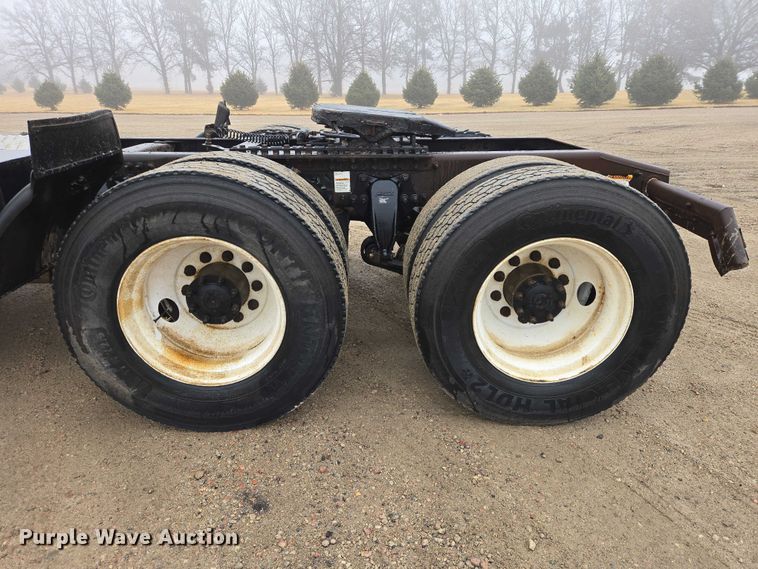 image for item EV5554 2016 Freightliner Cascadia semi truck