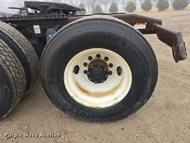 image for item EV5554 2016 Freightliner Cascadia semi truck