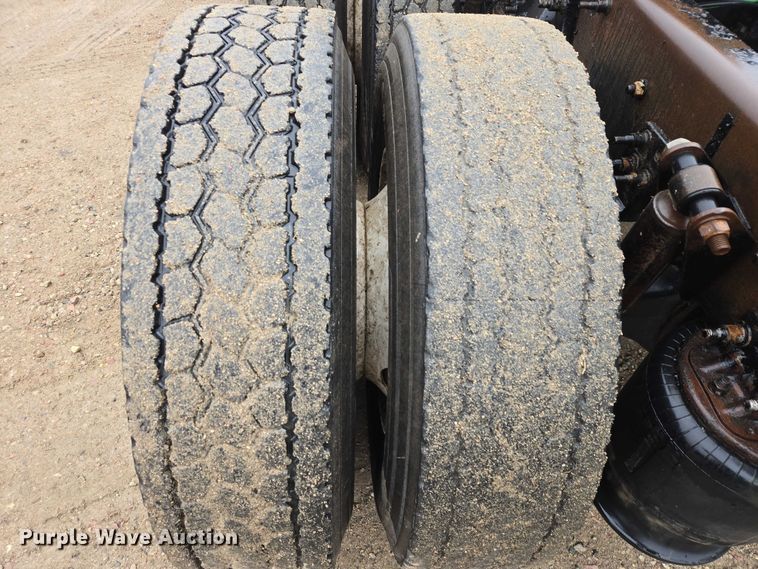 image for item EV5554 2016 Freightliner Cascadia semi truck