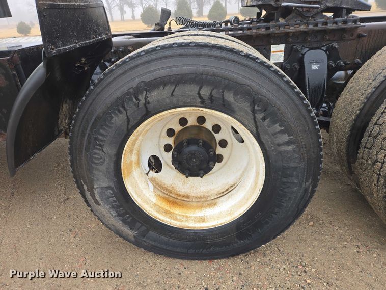 image for item EV5554 2016 Freightliner Cascadia semi truck