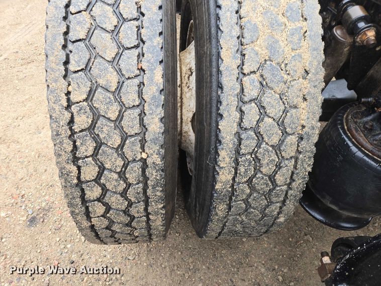 image for item EV5554 2016 Freightliner Cascadia semi truck