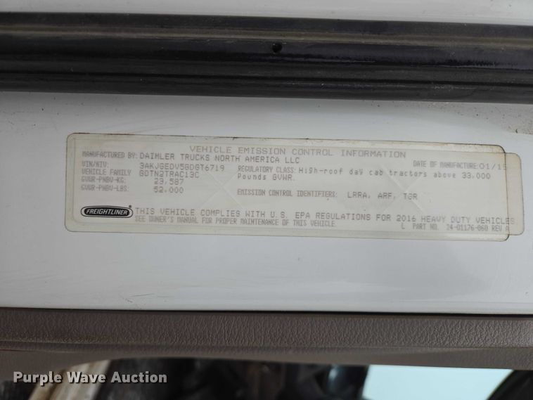 image for item EV5554 2016 Freightliner Cascadia semi truck