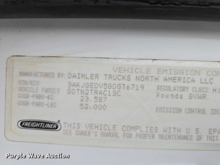image for item EV5554 2016 Freightliner Cascadia semi truck